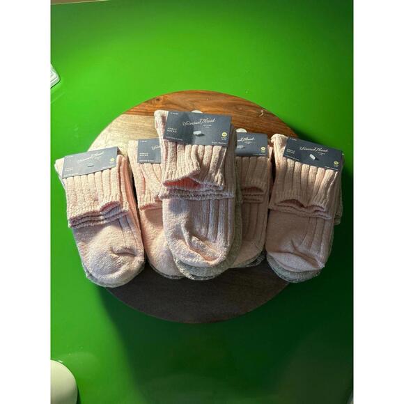 Universal Thread Socks - Picture 1 of 4